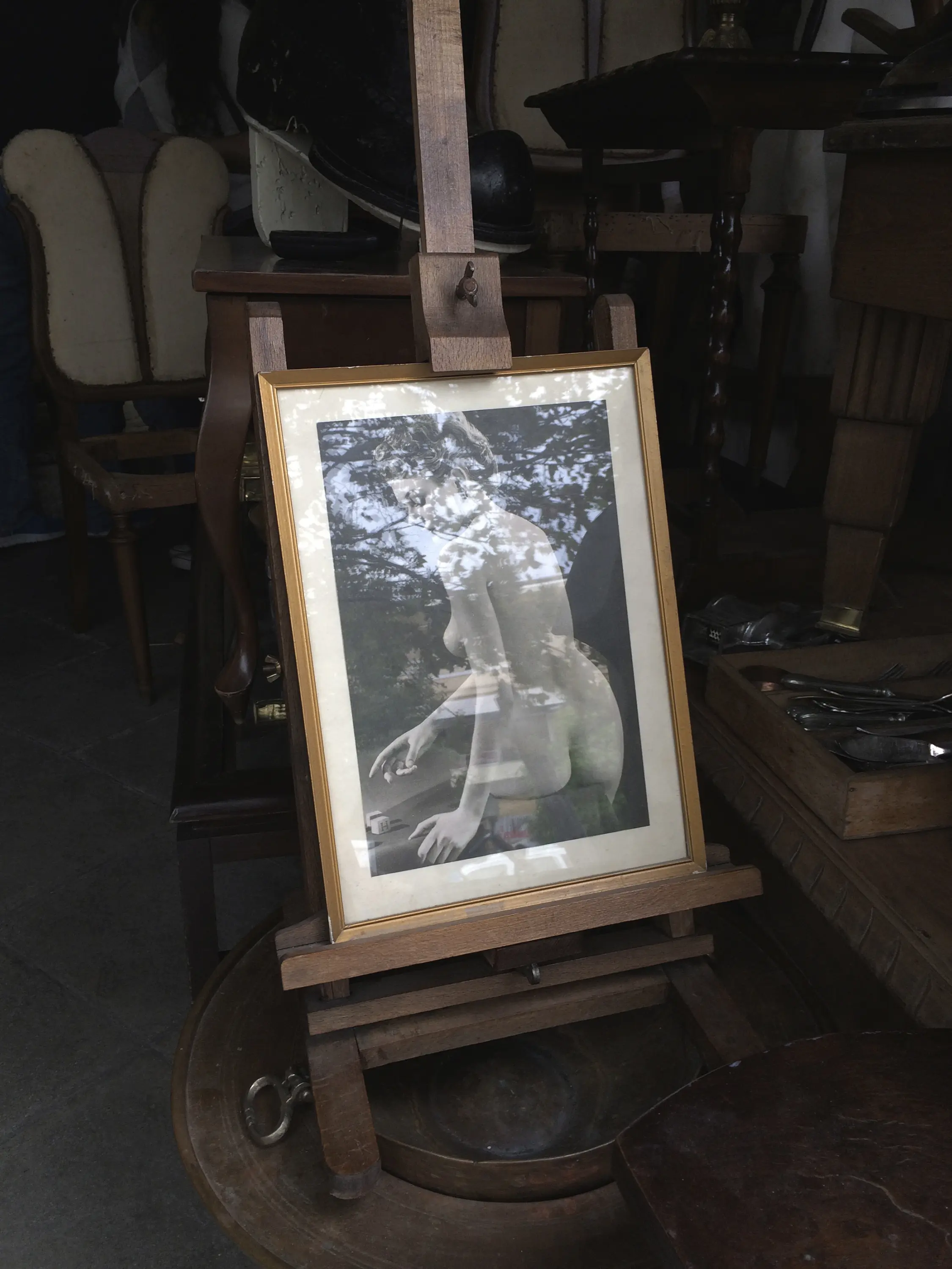 Bazaar nude, photographe inconnu, Athènes, 2015 — 2020