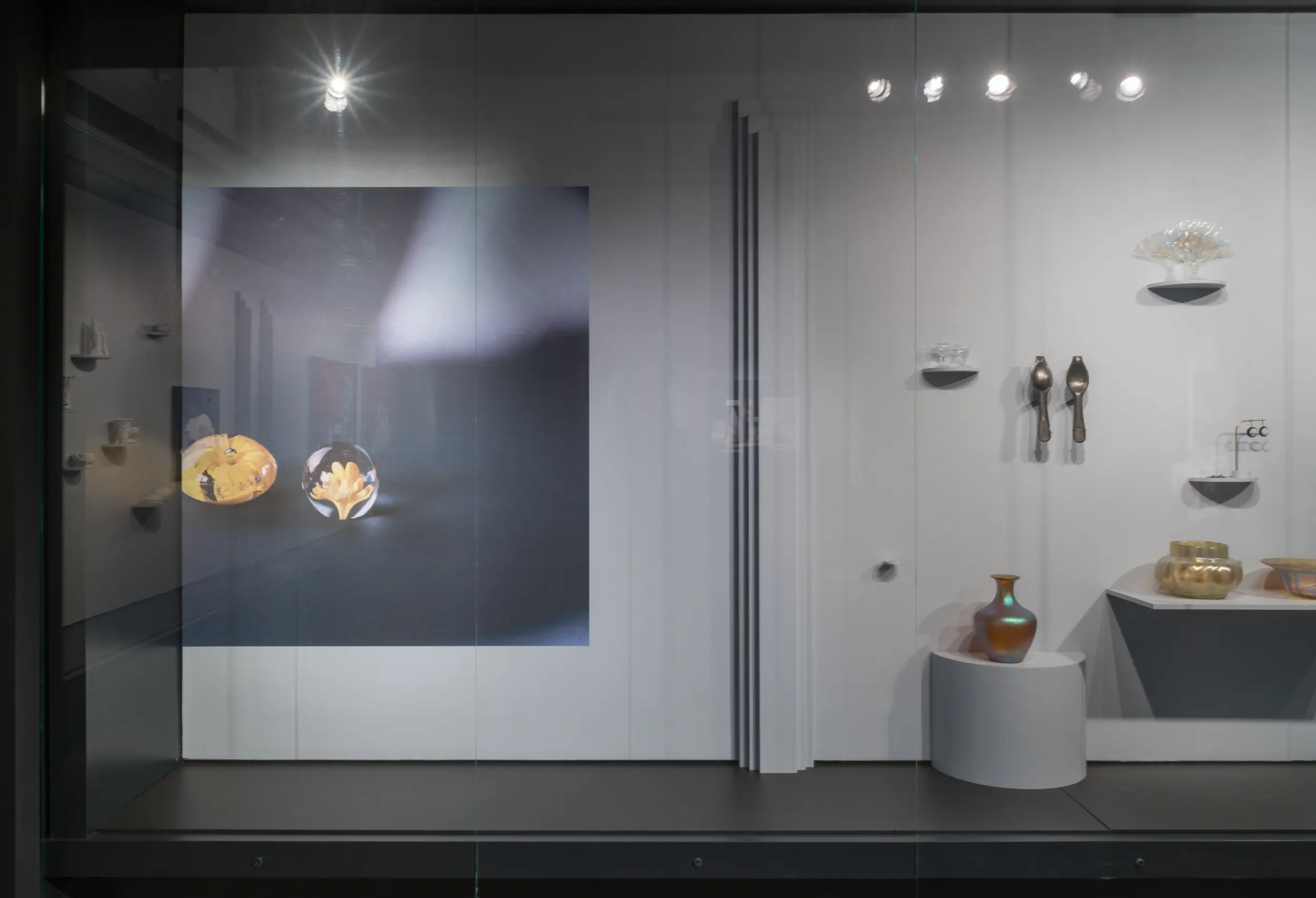 L'archiviste, 2019. Vue de l'exposition au Musée McCord Stewart dans le cadre de MOMENTA Biennale, Montréal, automne 2019 — hiver 2020 / exhibition view at McCord Stewart Museum in the context of MOMENTA Biennale, Montréal, autumn 2019 — winter 2020. Documentation: Clara Lacasse