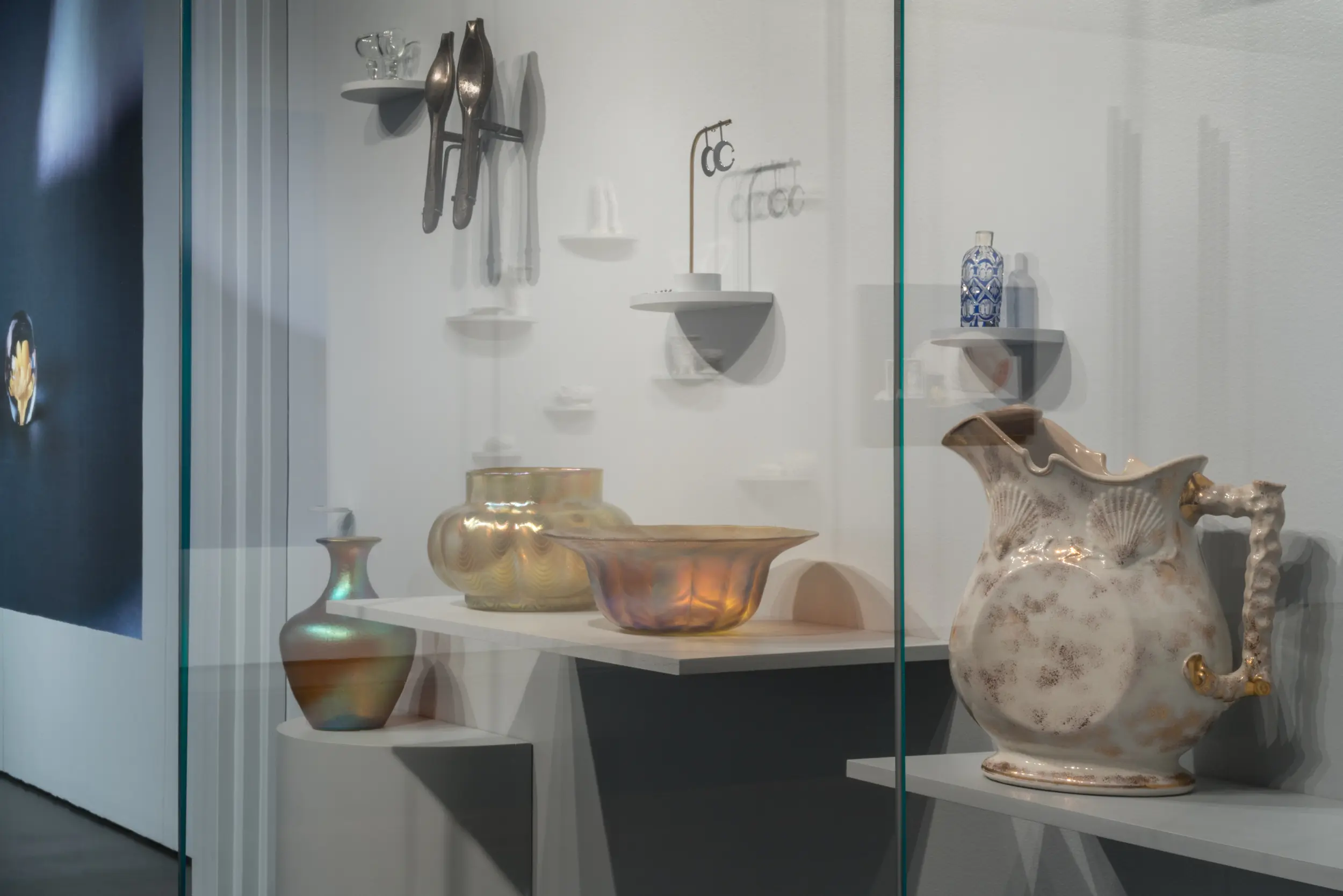 L'archiviste, 2019. Vue de l'exposition au Musée McCord Stewart dans le cadre de MOMENTA Biennale, Montréal, automne 2019 — hiver 2020 / exhibition view at McCord Stewart Museum in the context of MOMENTA Biennale, Montréal, autumn 2019 — winter 2020. Documentation: Clara Lacasse