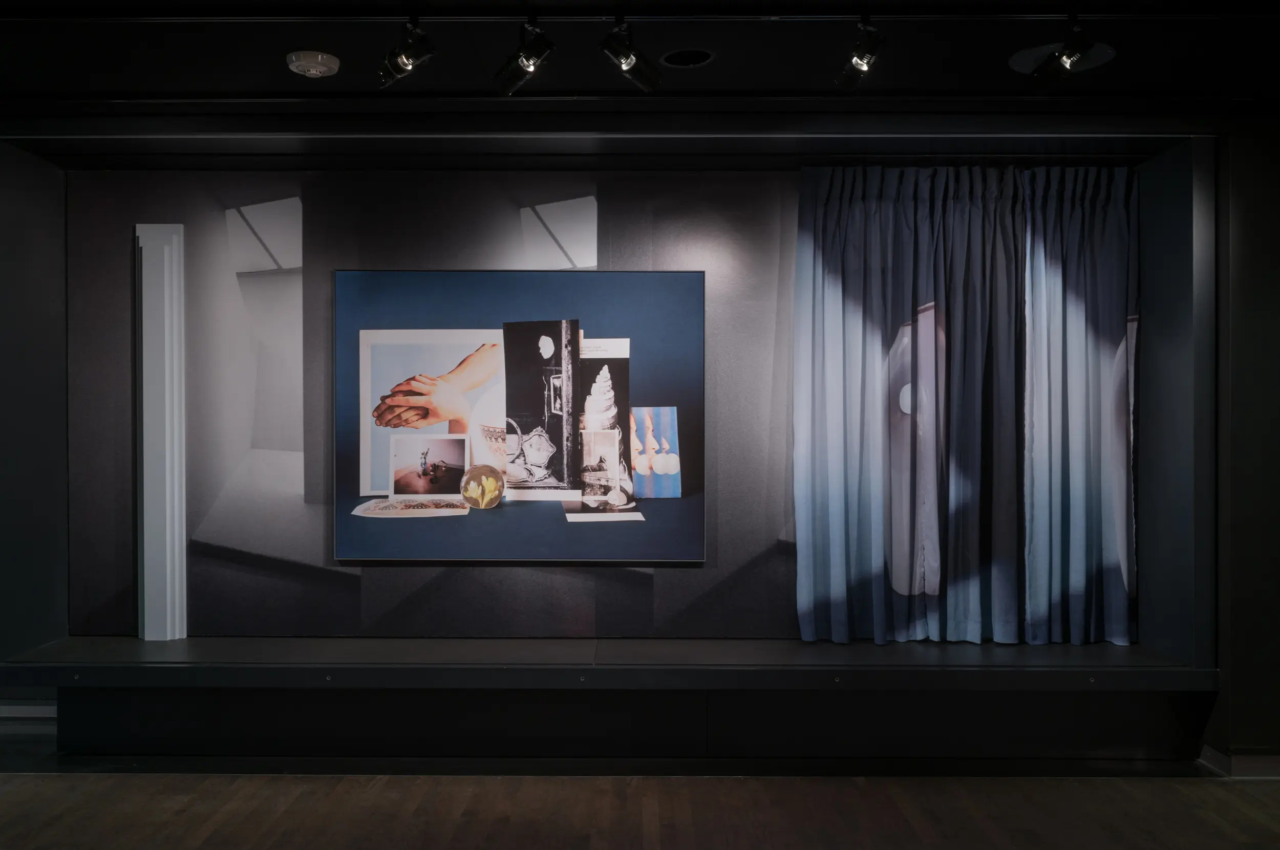L'archiviste, 2019. Vue de l'exposition au Musée McCord Stewart dans le cadre de MOMENTA Biennale, Montréal, automne 2019 — hiver 2020 / exhibition view at McCord Stewart Museum in the context of MOMENTA Biennale, Montréal, autumn 2019 — winter 2020. Documentation: Clara Lacasse