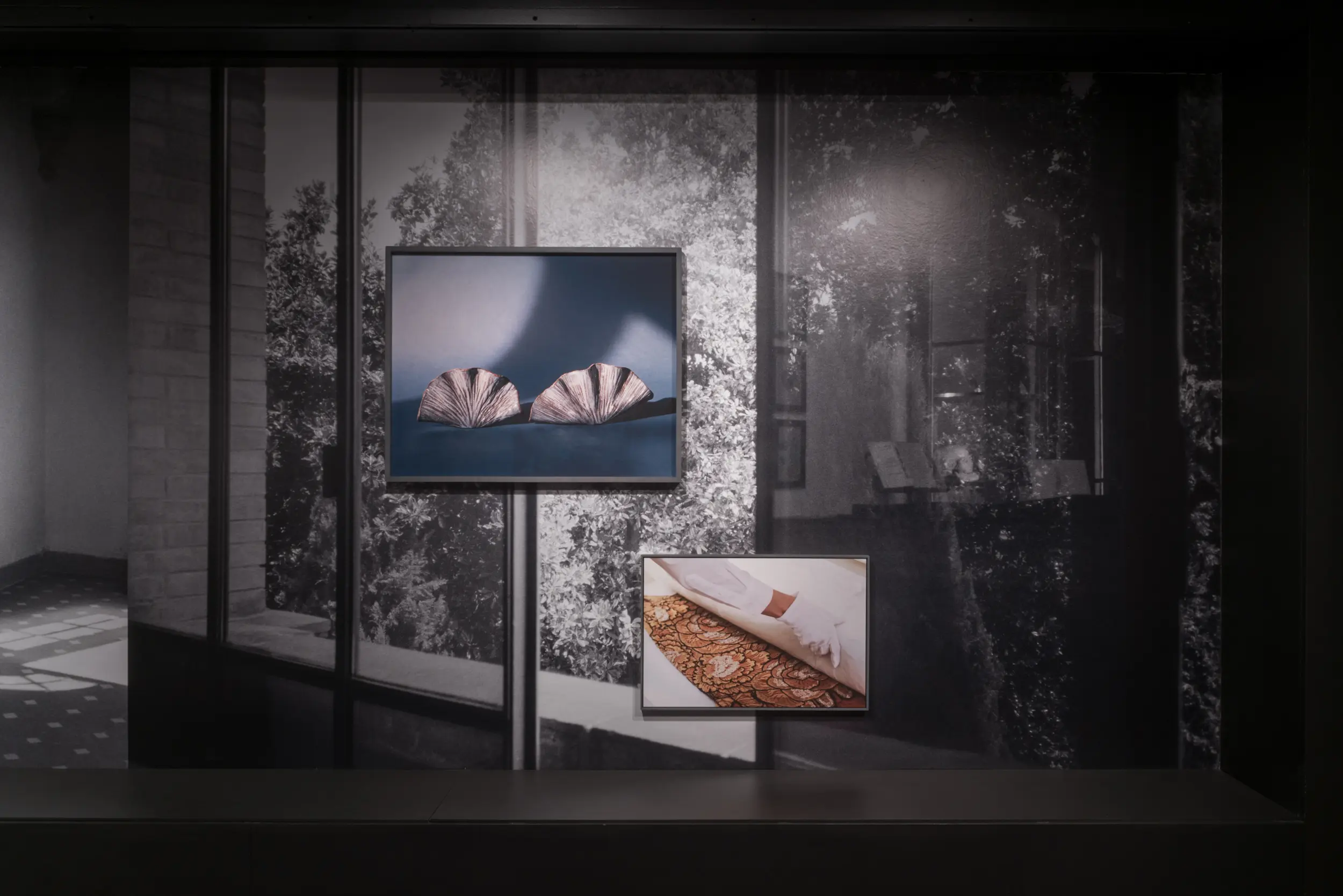 L'archiviste, 2019. Vue de l'exposition au Musée McCord Stewart dans le cadre de MOMENTA Biennale, Montréal, automne 2019 — hiver 2020 / exhibition view at McCord Stewart Museum in the context of MOMENTA Biennale, Montréal, autumn 2019 — winter 2020. Documentation: Clara Lacasse