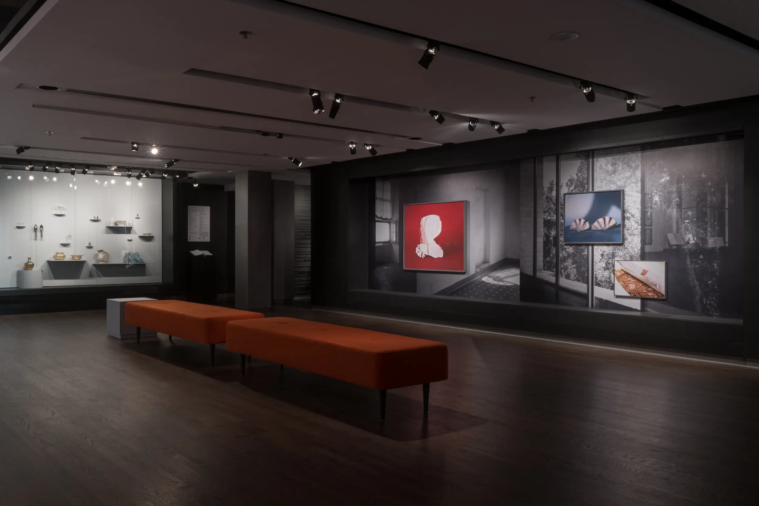 L'archiviste, 2019. Vue de l'exposition au Musée McCord Stewart dans le cadre de MOMENTA Biennale, Montréal, automne 2019 — hiver 2020 / exhibition view at McCord Stewart Museum in the context of MOMENTA Biennale, Montréal, autumn 2019 — winter 2020. Documentation: Clara Lacasse