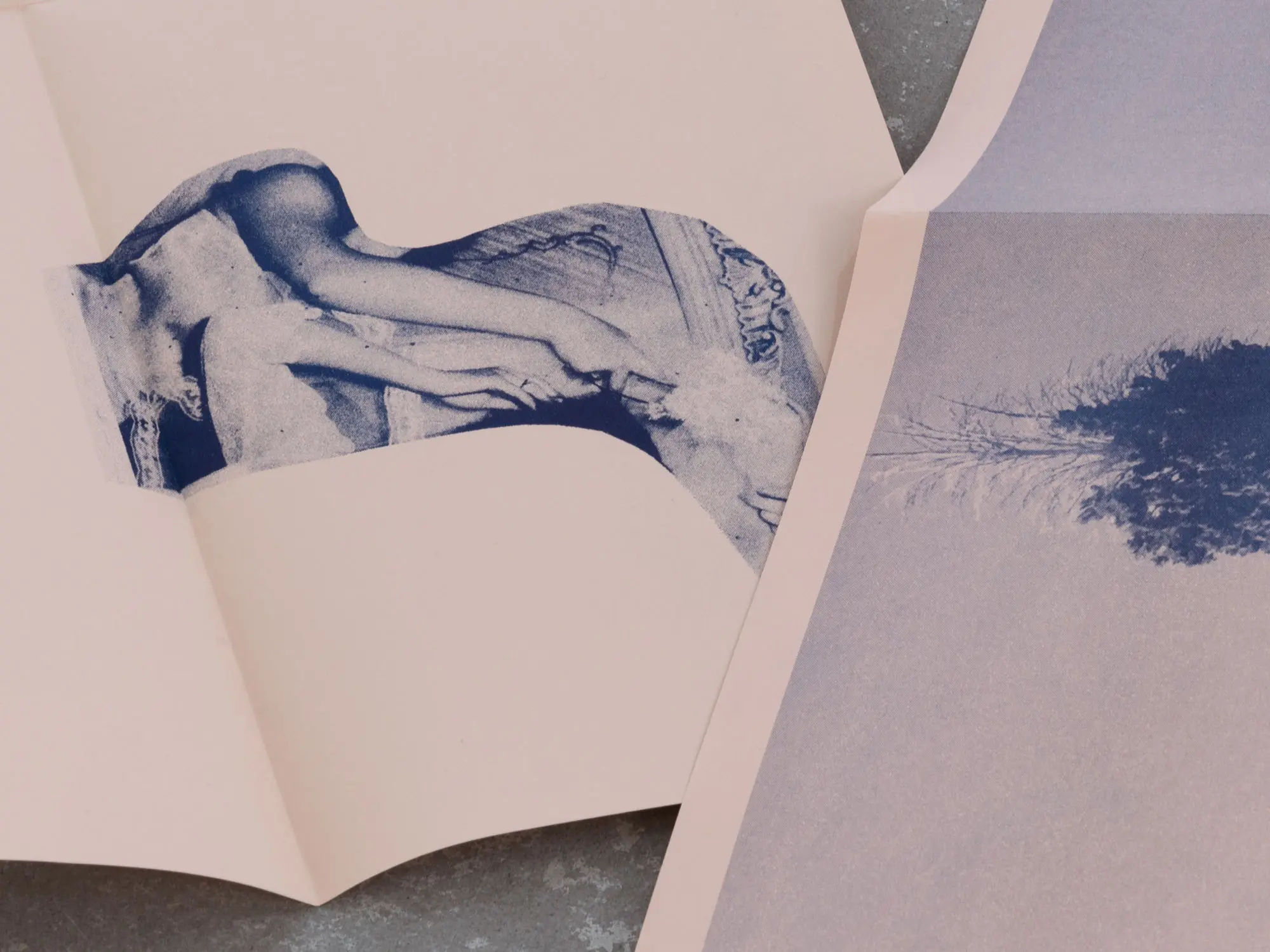 Our Dust, 2024. Affiche pliée en édition limitée, 100 exemplaires numérotés et signés, impression riso, Patel Brown Editions, 2024 / Limited edition foldout, 100 copies numbered and signed, riso printed, Patel Brown Editions, 2024. Documentation : Darren Rigo